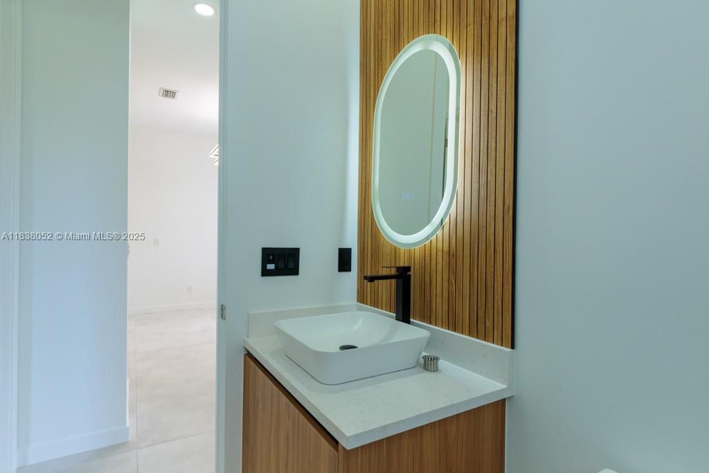 Recently Sold: $532,000 (3 beds, 3 baths, 1804 Square Feet)