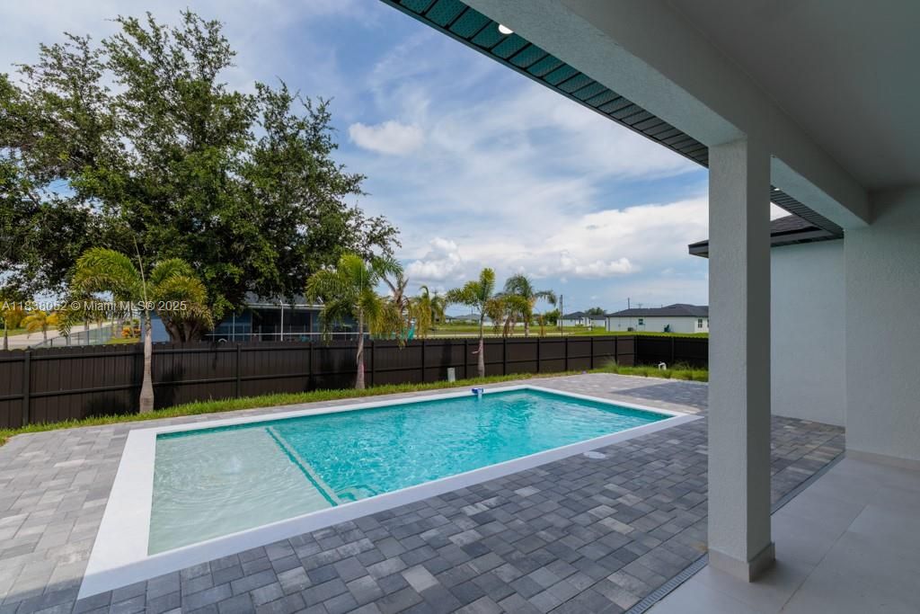 Recently Sold: $532,000 (3 beds, 3 baths, 1804 Square Feet)