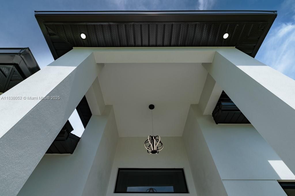 Recently Sold: $532,000 (3 beds, 3 baths, 1804 Square Feet)