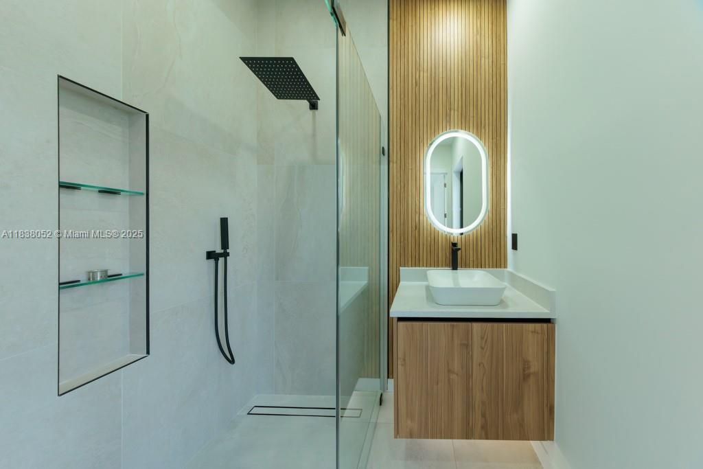 Recently Sold: $532,000 (3 beds, 3 baths, 1804 Square Feet)