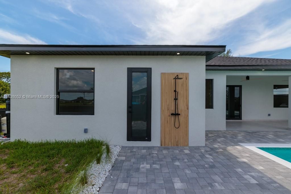 Recently Sold: $532,000 (3 beds, 3 baths, 1804 Square Feet)