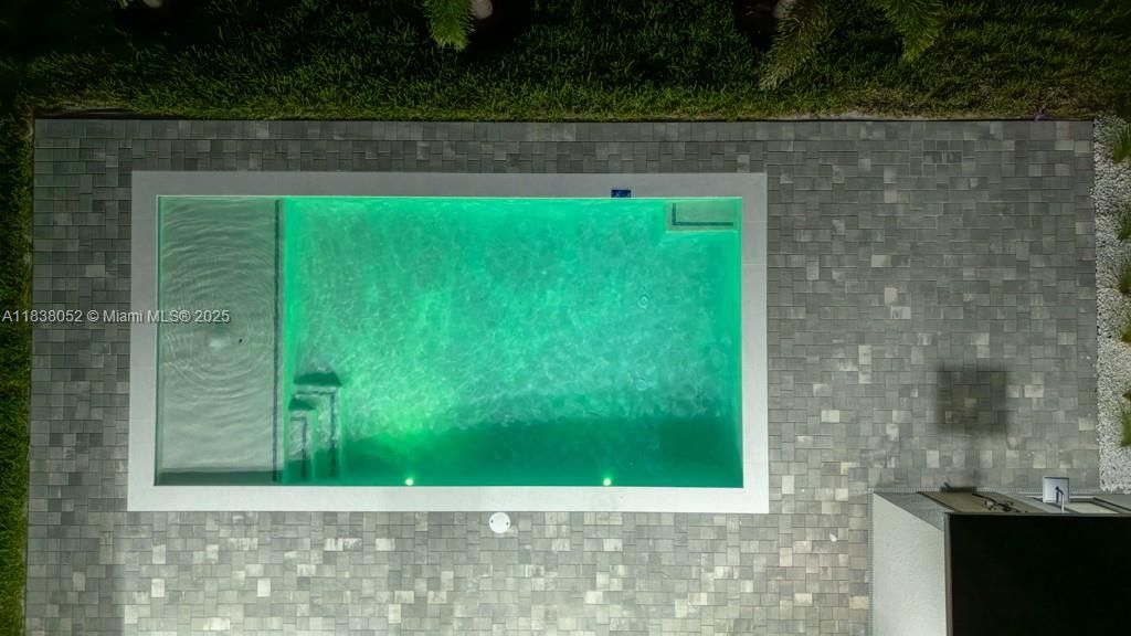 Recently Sold: $532,000 (3 beds, 3 baths, 1804 Square Feet)