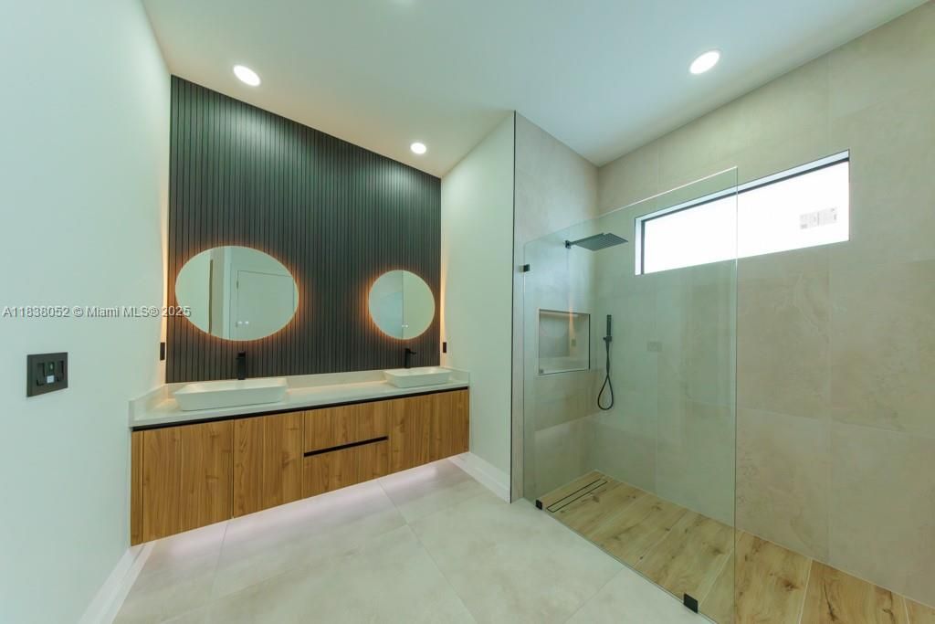 Recently Sold: $532,000 (3 beds, 3 baths, 1804 Square Feet)