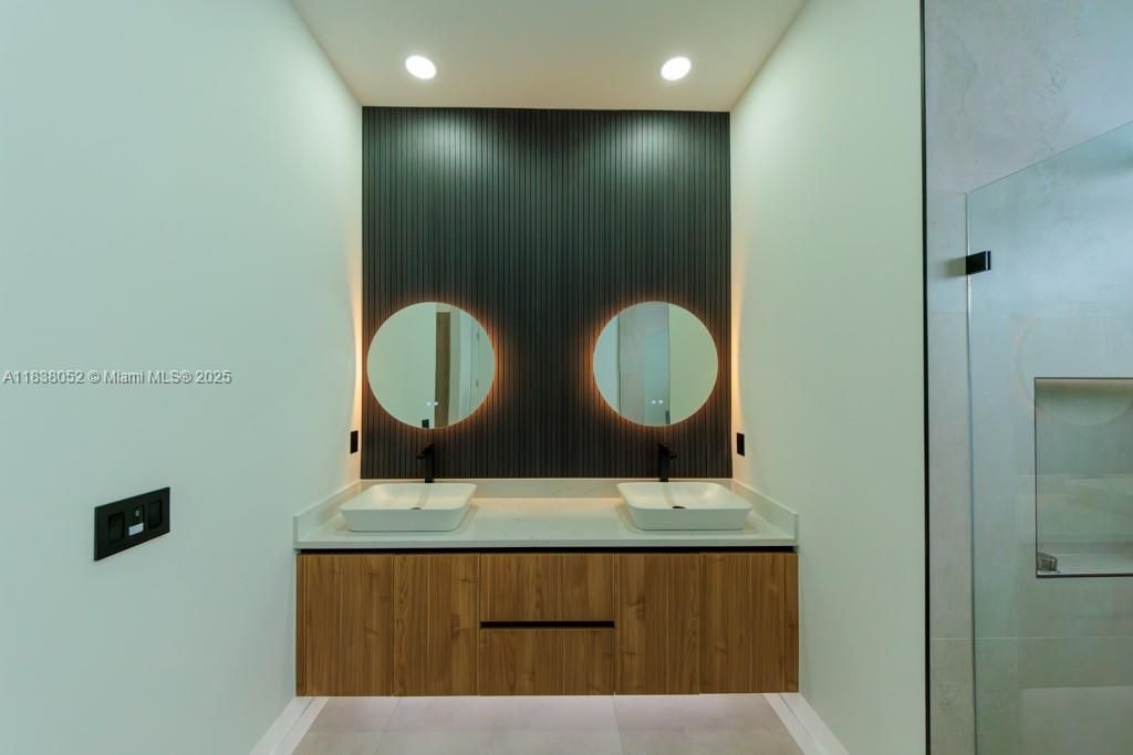 Recently Sold: $532,000 (3 beds, 3 baths, 1804 Square Feet)