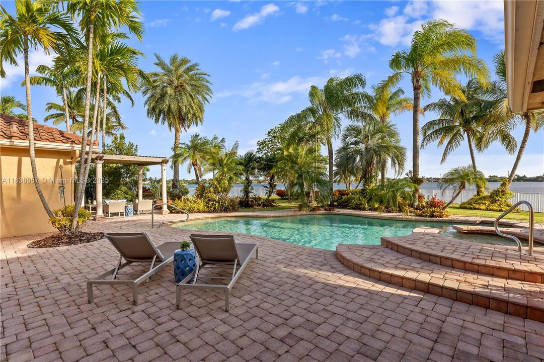 Recently Sold: $1,399,000 (5 beds, 3 baths, 3179 Square Feet)