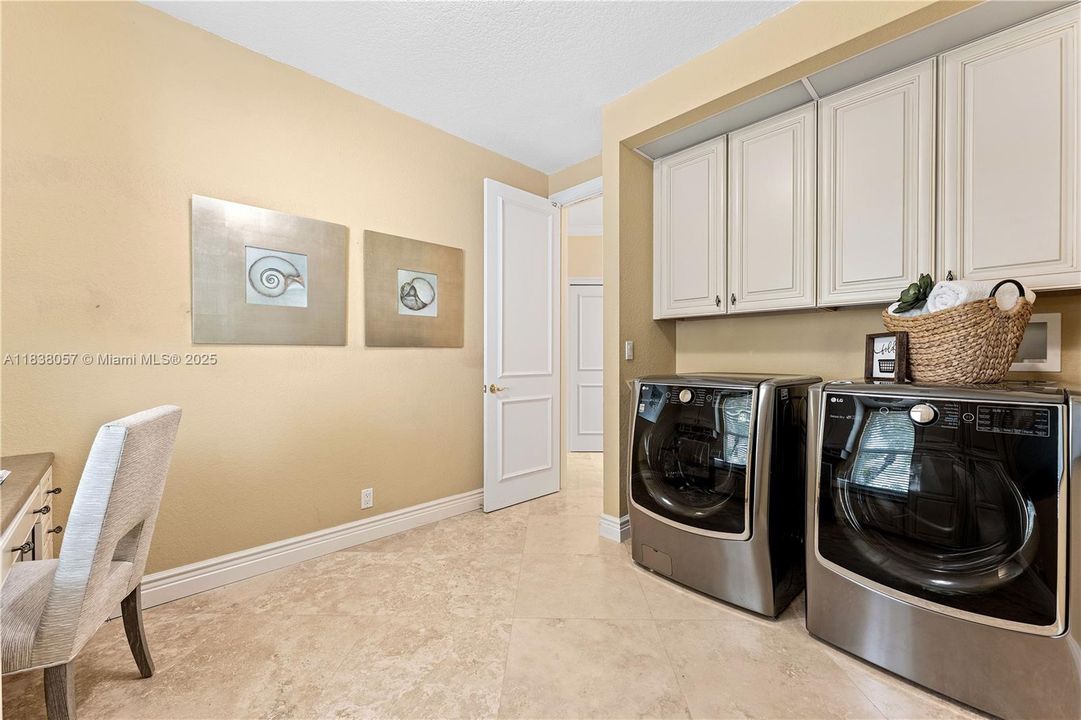 Recently Sold: $1,399,000 (5 beds, 3 baths, 3179 Square Feet)