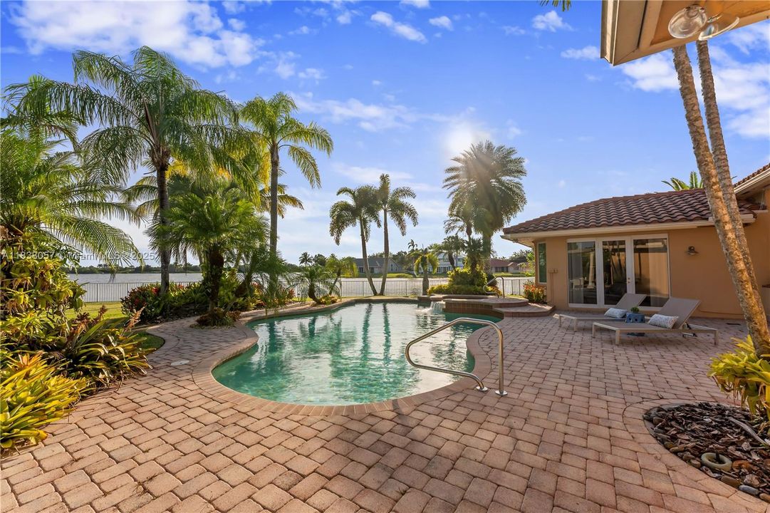 Recently Sold: $1,399,000 (5 beds, 3 baths, 3179 Square Feet)