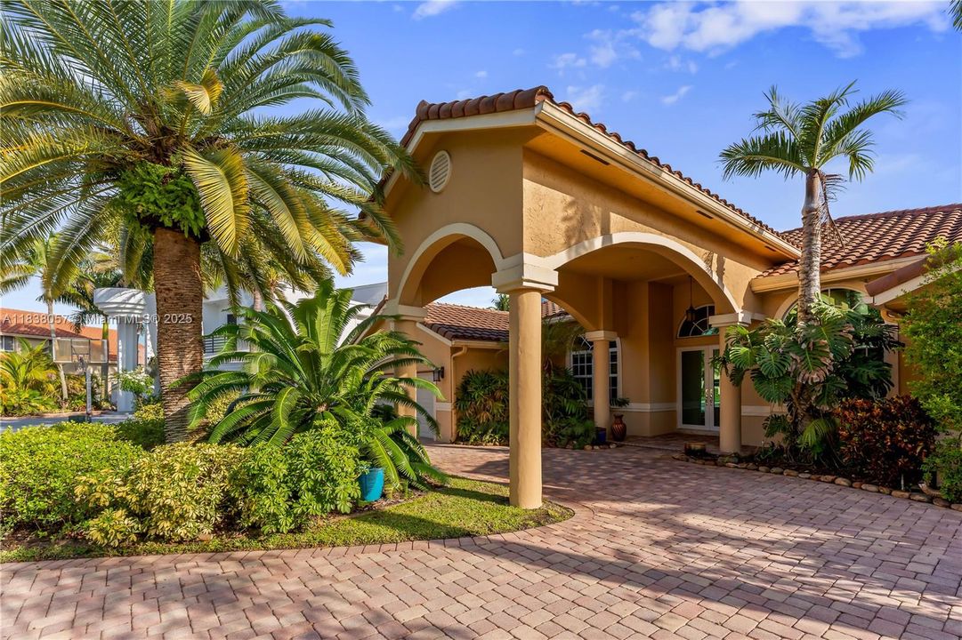 Recently Sold: $1,399,000 (5 beds, 3 baths, 3179 Square Feet)