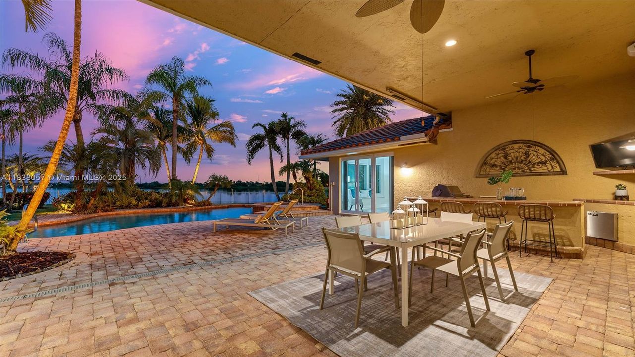 Recently Sold: $1,399,000 (5 beds, 3 baths, 3179 Square Feet)