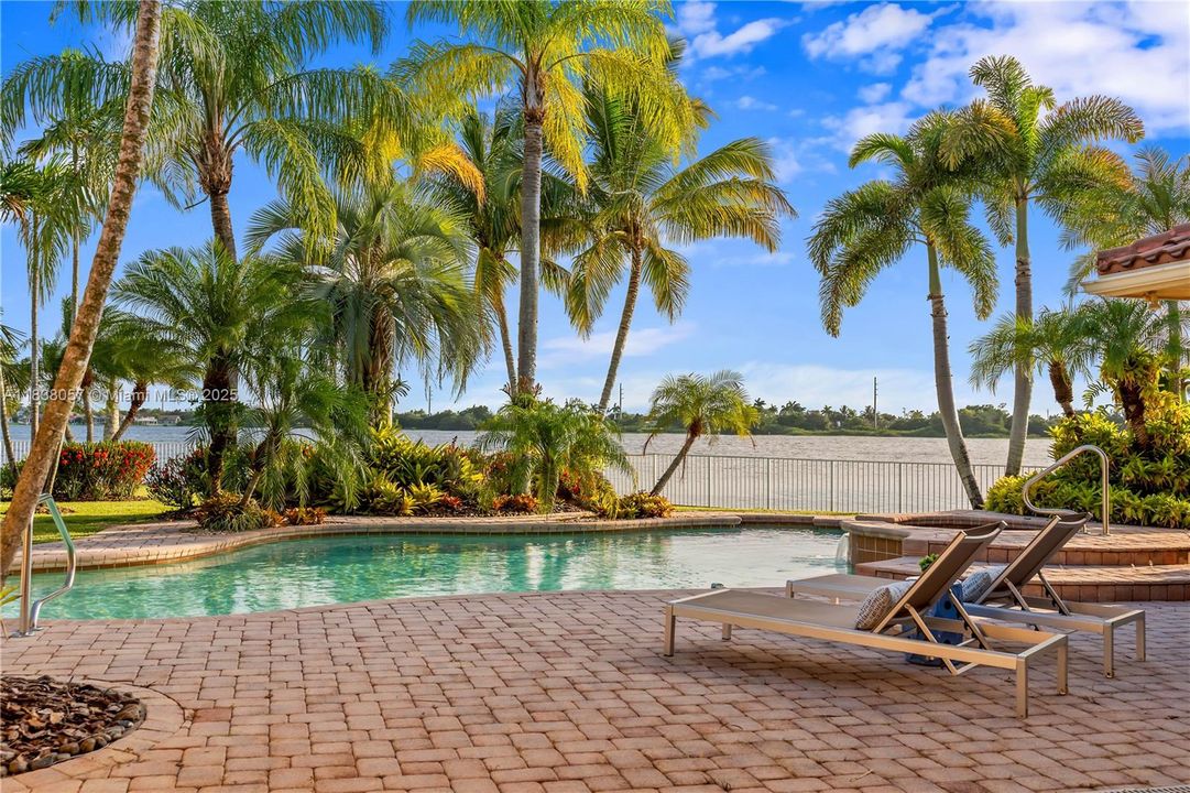 Recently Sold: $1,399,000 (5 beds, 3 baths, 3179 Square Feet)