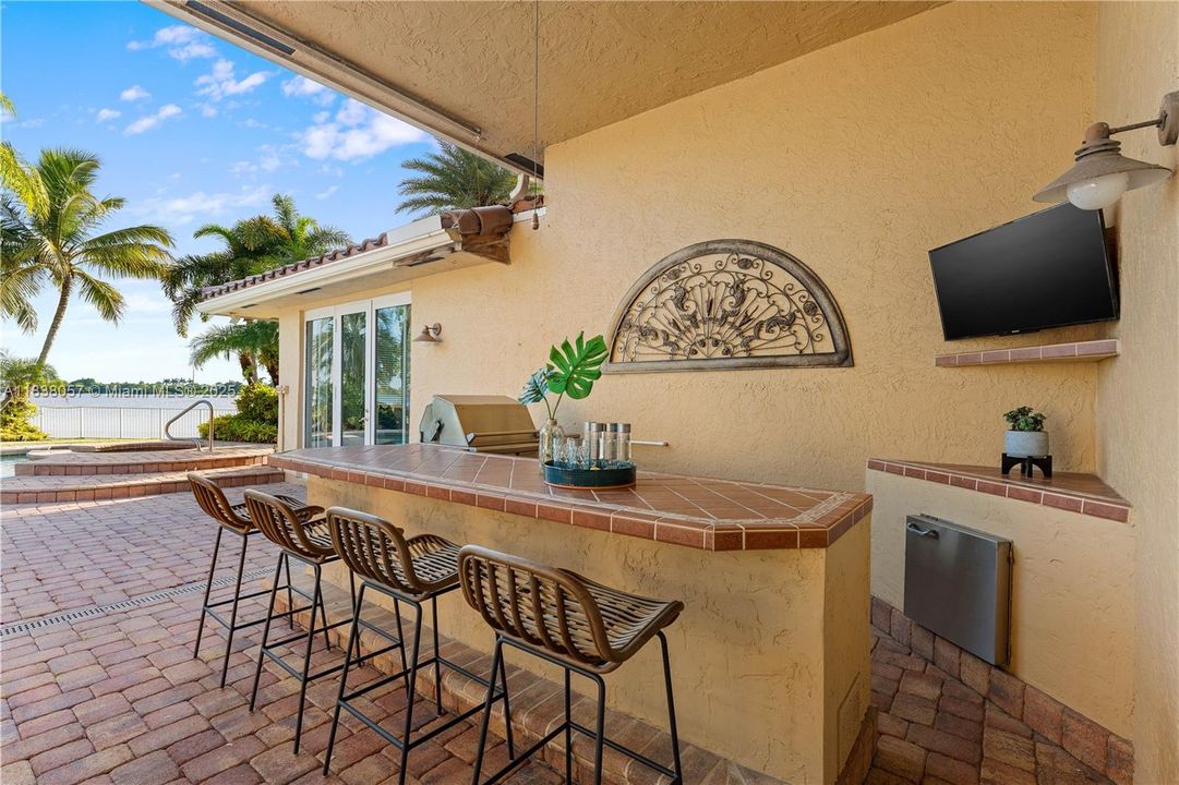 Recently Sold: $1,399,000 (5 beds, 3 baths, 3179 Square Feet)