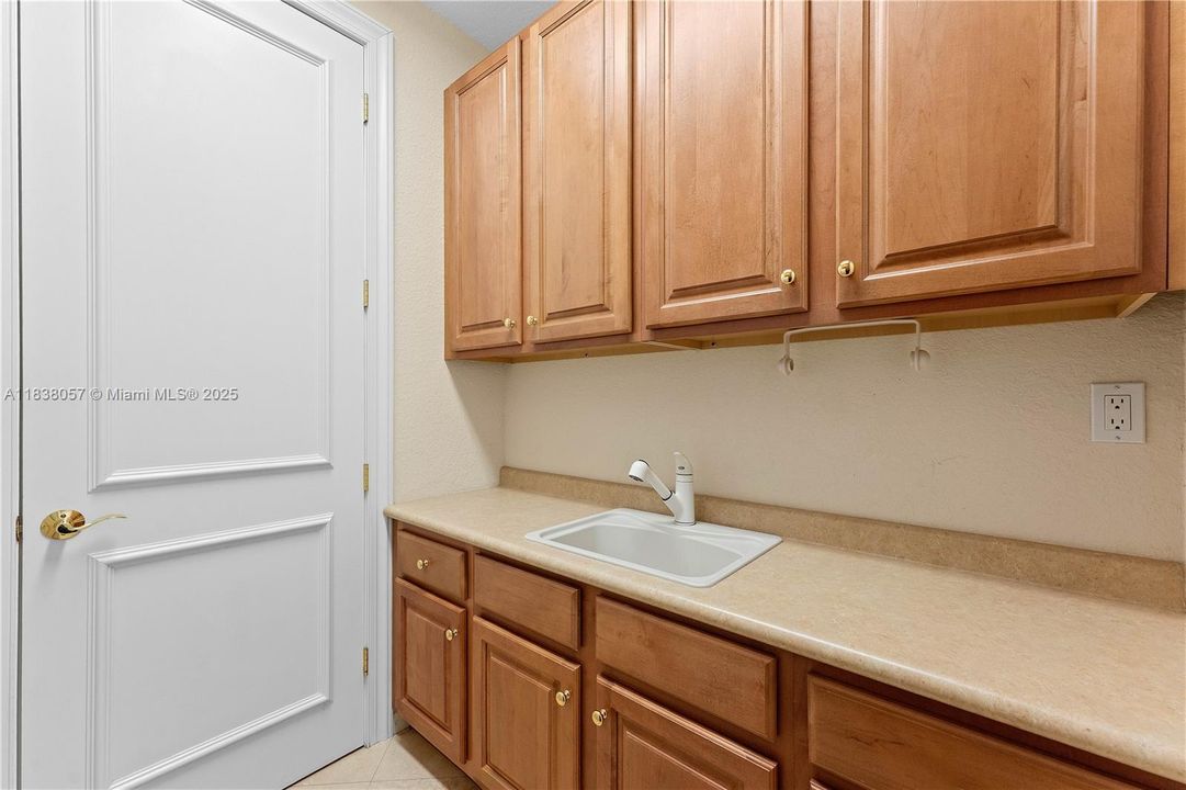 Recently Sold: $1,399,000 (5 beds, 3 baths, 3179 Square Feet)