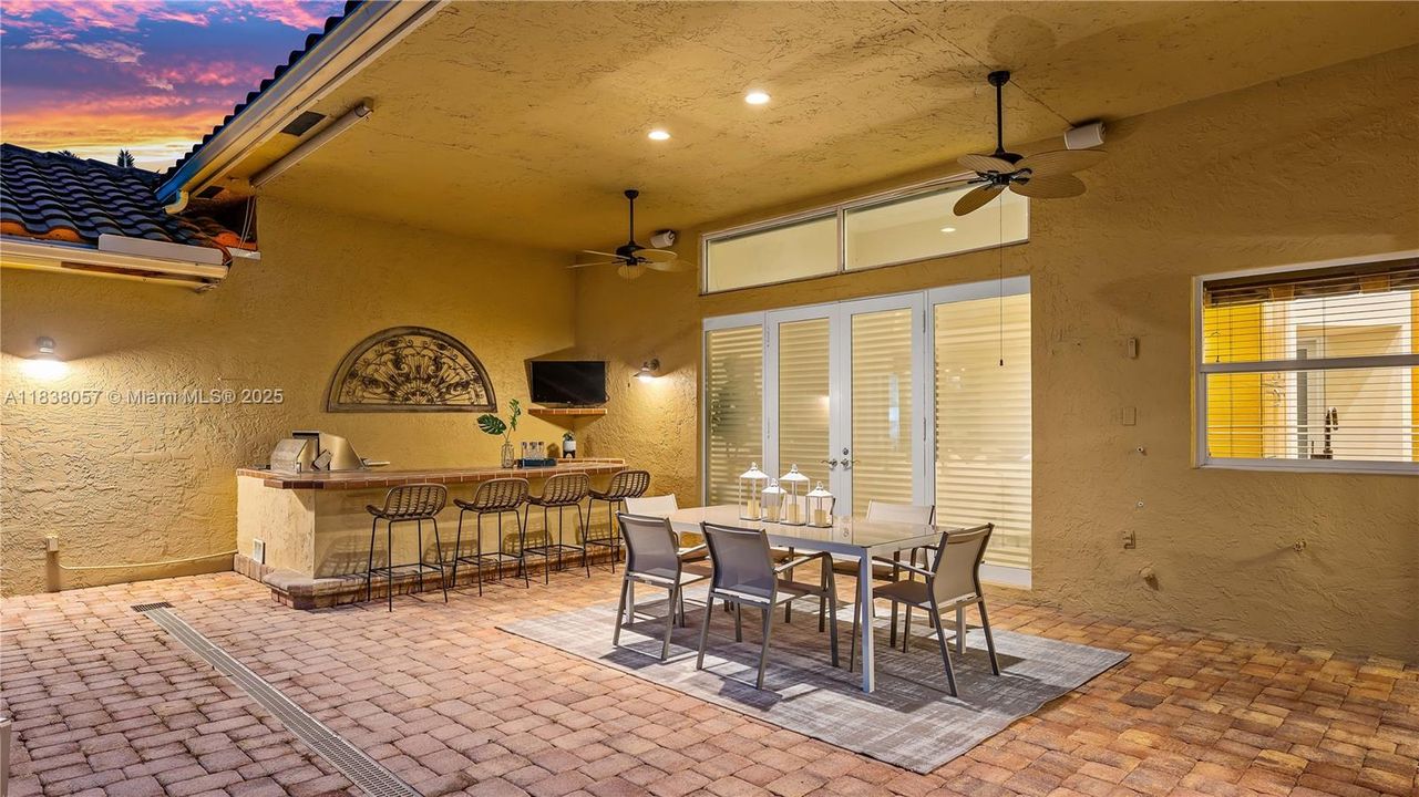 Recently Sold: $1,399,000 (5 beds, 3 baths, 3179 Square Feet)