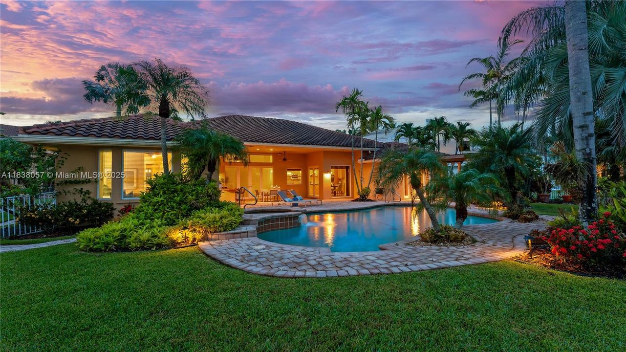 Recently Sold: $1,399,000 (5 beds, 3 baths, 3179 Square Feet)