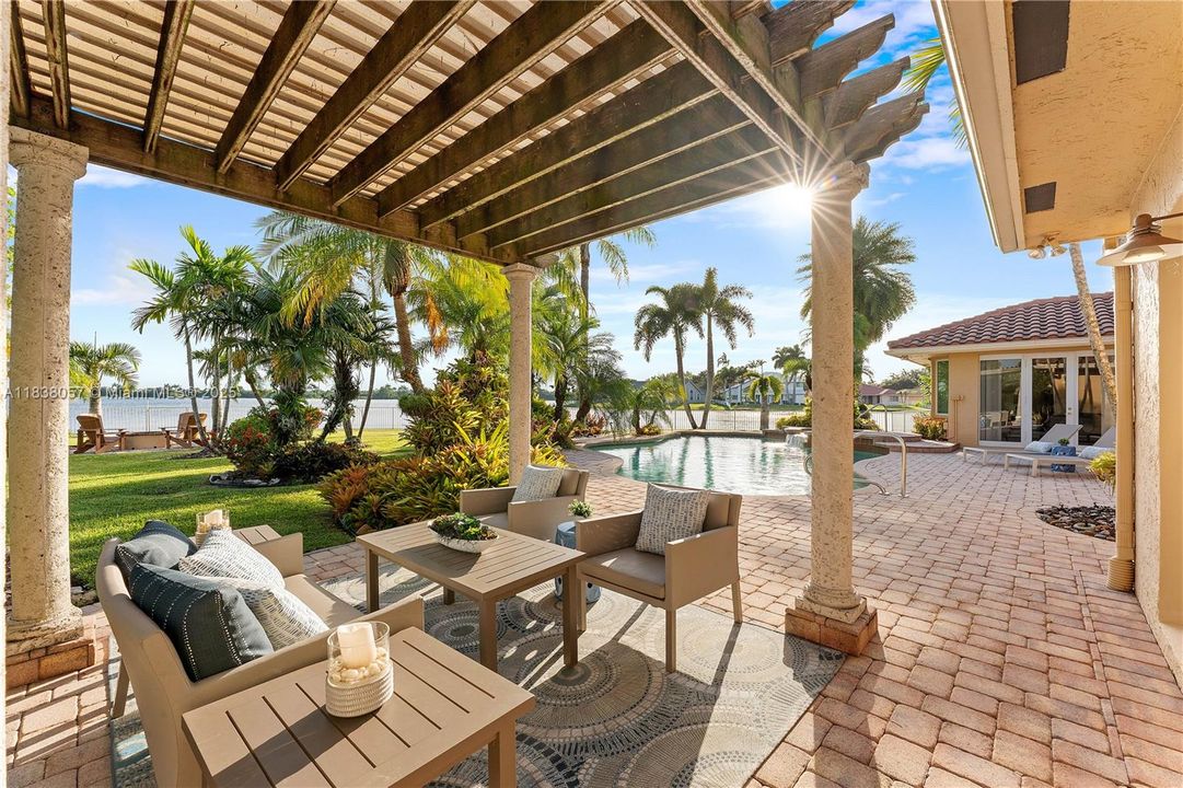 Recently Sold: $1,399,000 (5 beds, 3 baths, 3179 Square Feet)