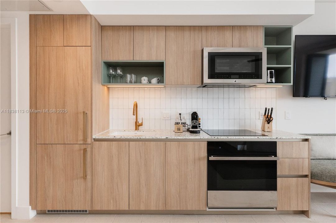 待售: $530,000 (0 贝兹, 1 浴室, 367 平方英尺)