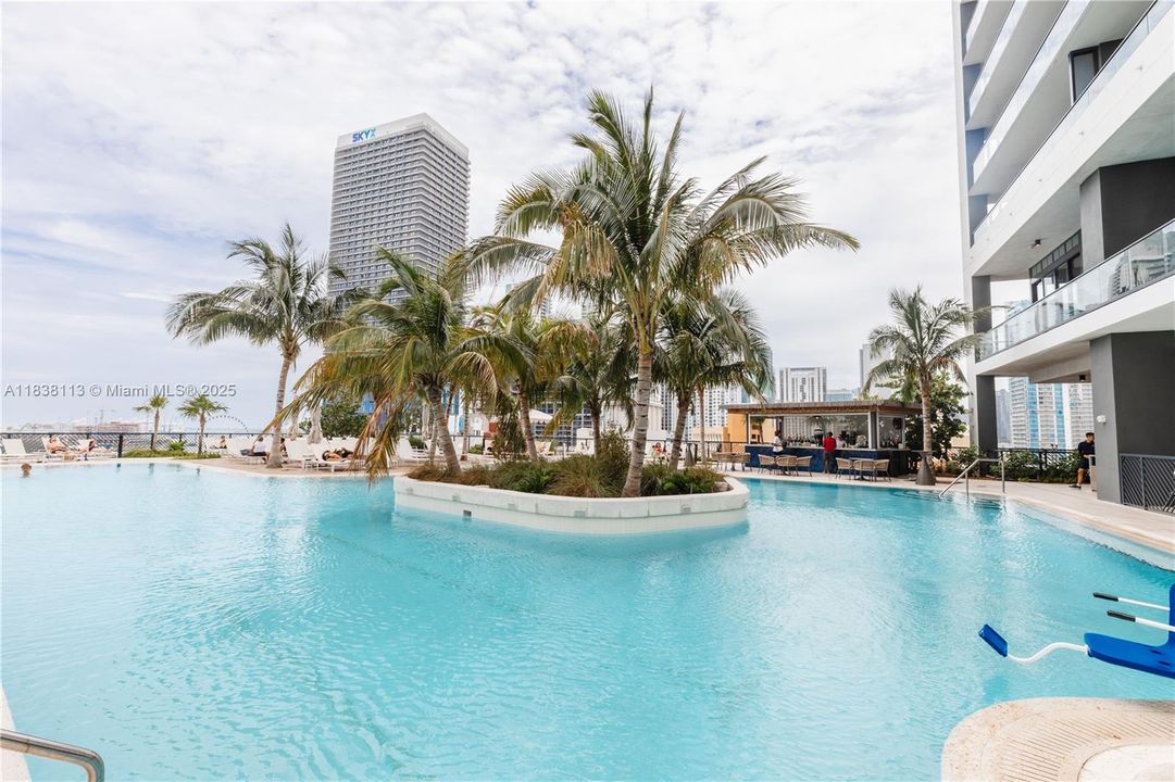 待售: $530,000 (0 贝兹, 1 浴室, 367 平方英尺)