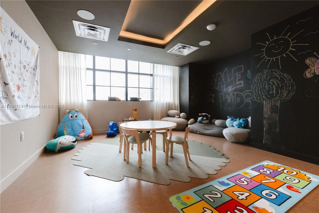 待售: $530,000 (0 贝兹, 1 浴室, 367 平方英尺)