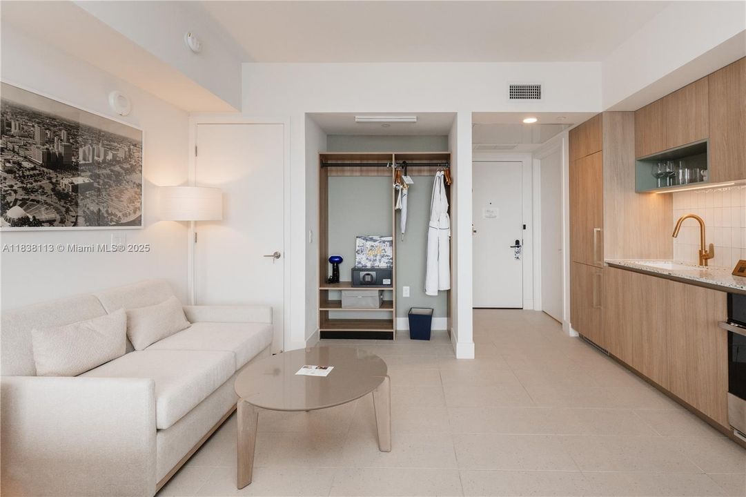 待售: $530,000 (0 贝兹, 1 浴室, 367 平方英尺)