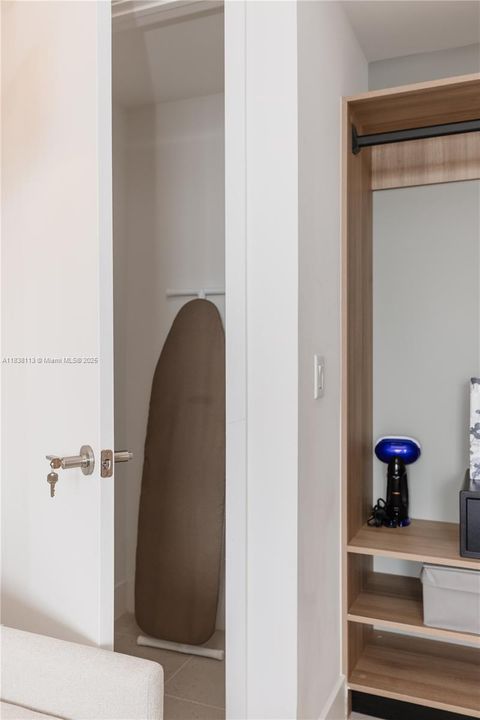 待售: $530,000 (0 贝兹, 1 浴室, 367 平方英尺)