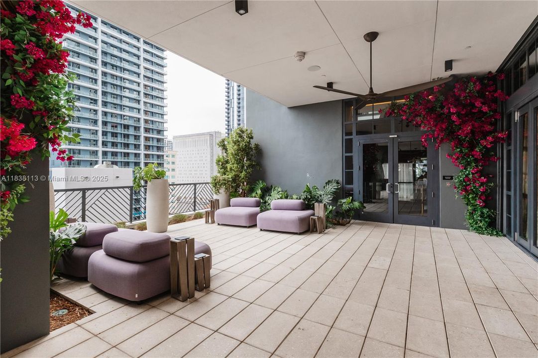 待售: $530,000 (0 贝兹, 1 浴室, 367 平方英尺)