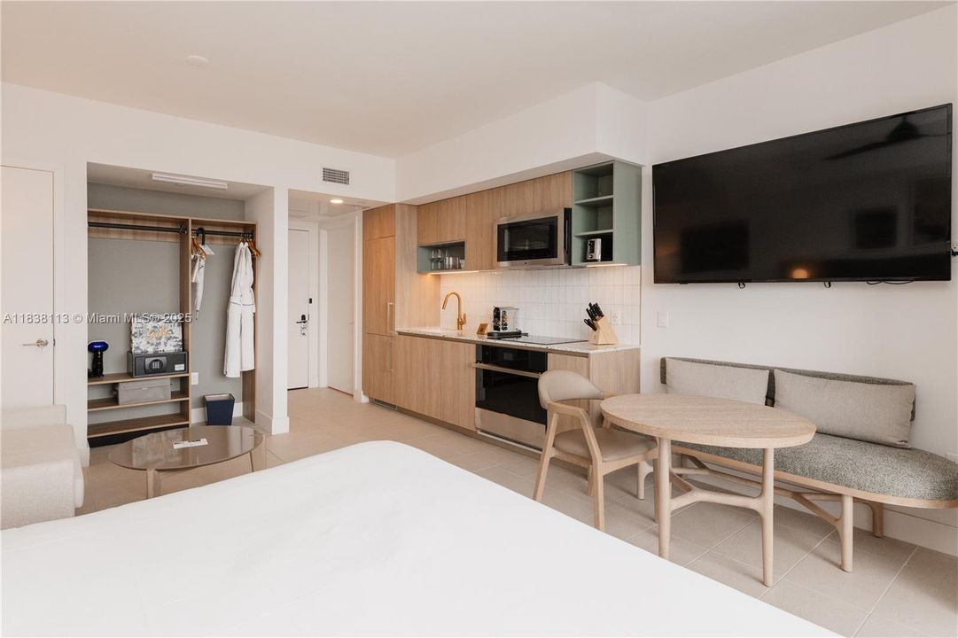 待售: $530,000 (0 贝兹, 1 浴室, 367 平方英尺)