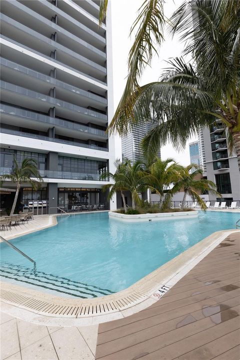 待售: $530,000 (0 贝兹, 1 浴室, 367 平方英尺)