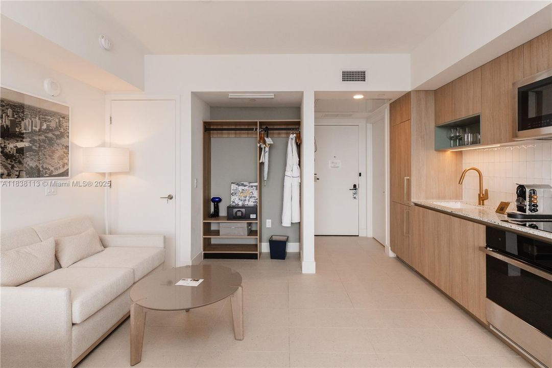 待售: $530,000 (0 贝兹, 1 浴室, 367 平方英尺)