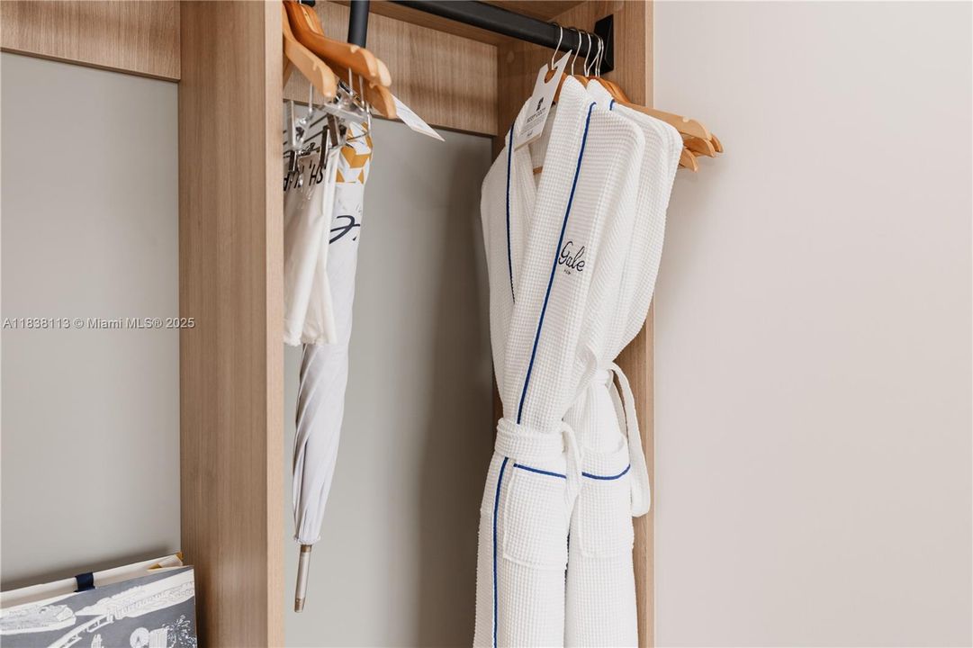 待售: $530,000 (0 贝兹, 1 浴室, 367 平方英尺)