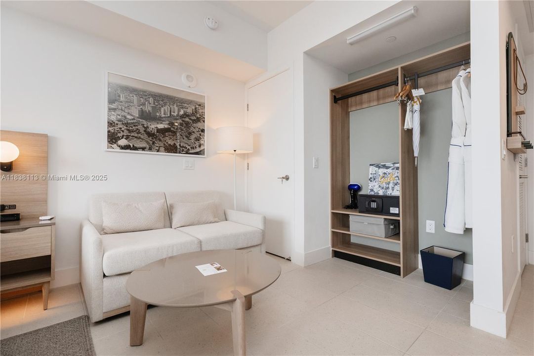 待售: $530,000 (0 贝兹, 1 浴室, 367 平方英尺)