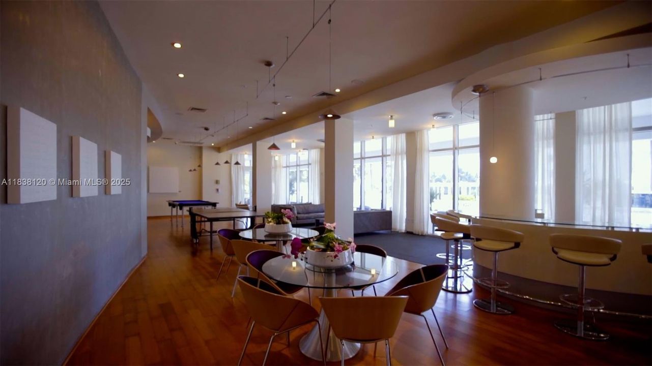 En Venta: $1,300,000 (2 camas, 2 baños, 1056 Pies cuadrados)