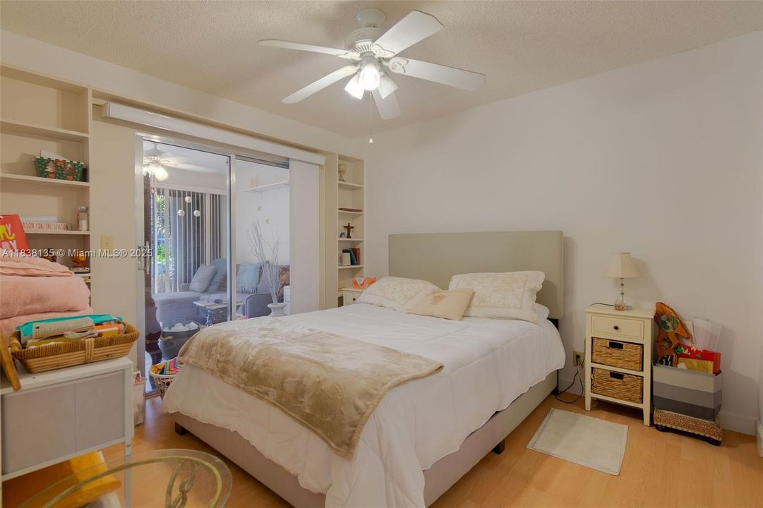 最近售出: $305,000 (2 贝兹, 2 浴室, 1100 平方英尺)