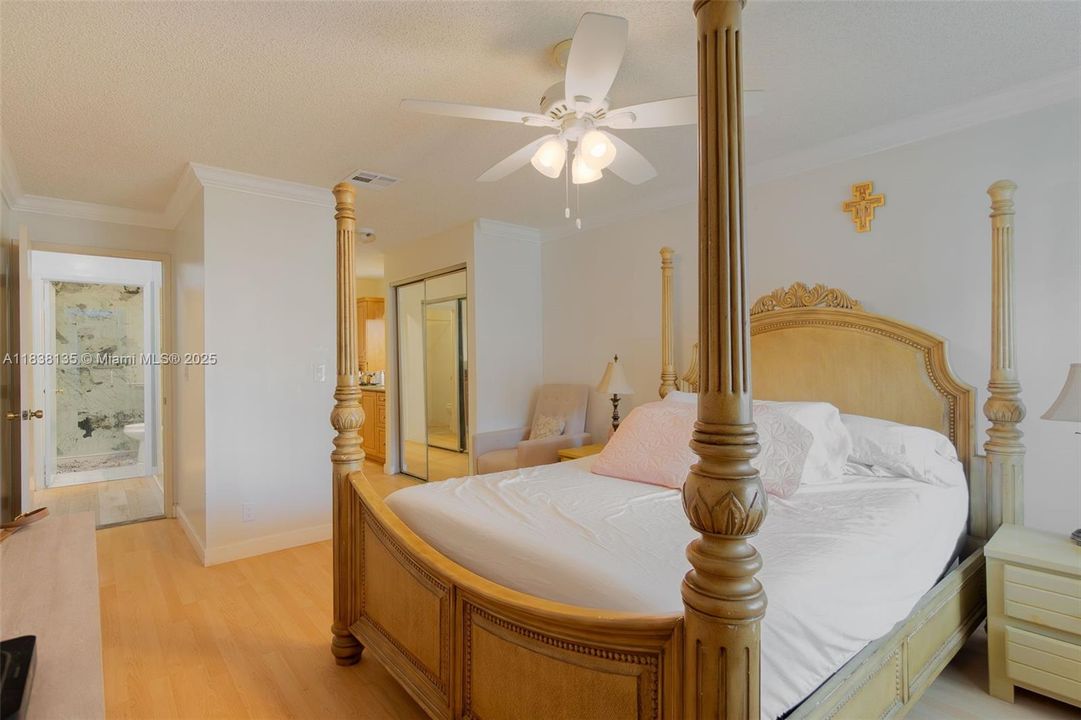 最近售出: $305,000 (2 贝兹, 2 浴室, 1100 平方英尺)