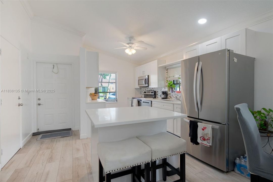 最近售出: $305,000 (2 贝兹, 2 浴室, 1100 平方英尺)