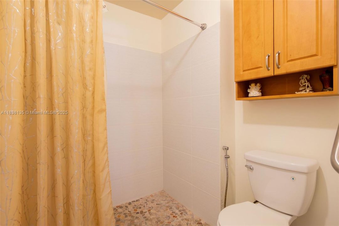 最近售出: $305,000 (2 贝兹, 2 浴室, 1100 平方英尺)