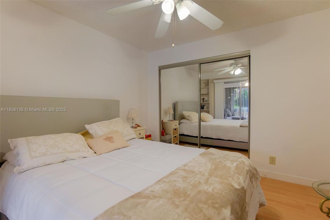 最近售出: $305,000 (2 贝兹, 2 浴室, 1100 平方英尺)