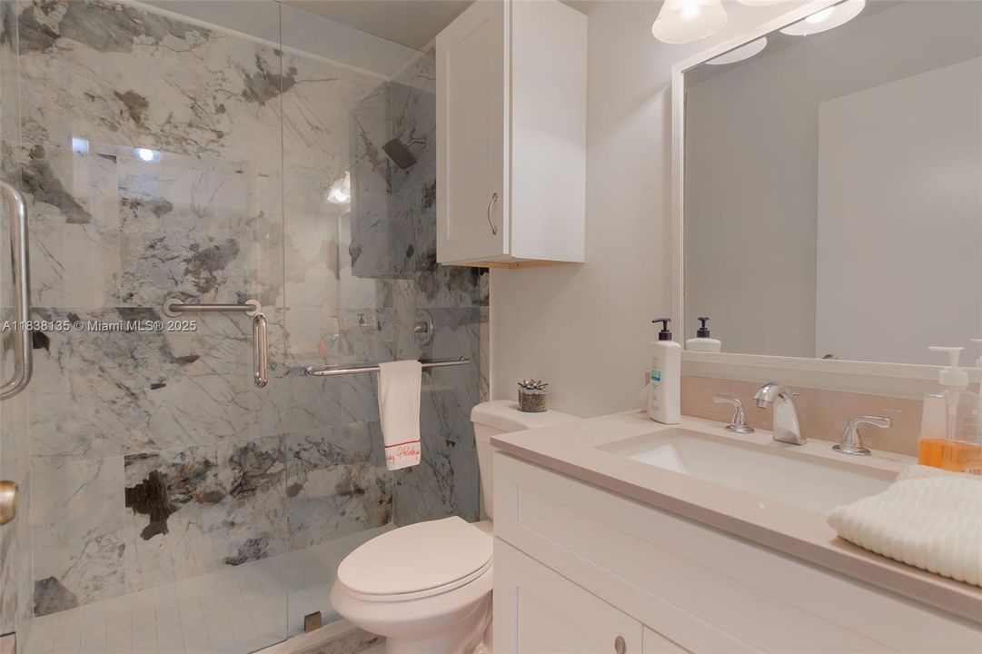 最近售出: $305,000 (2 贝兹, 2 浴室, 1100 平方英尺)