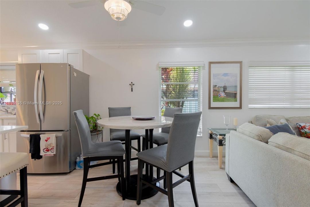 最近售出: $305,000 (2 贝兹, 2 浴室, 1100 平方英尺)