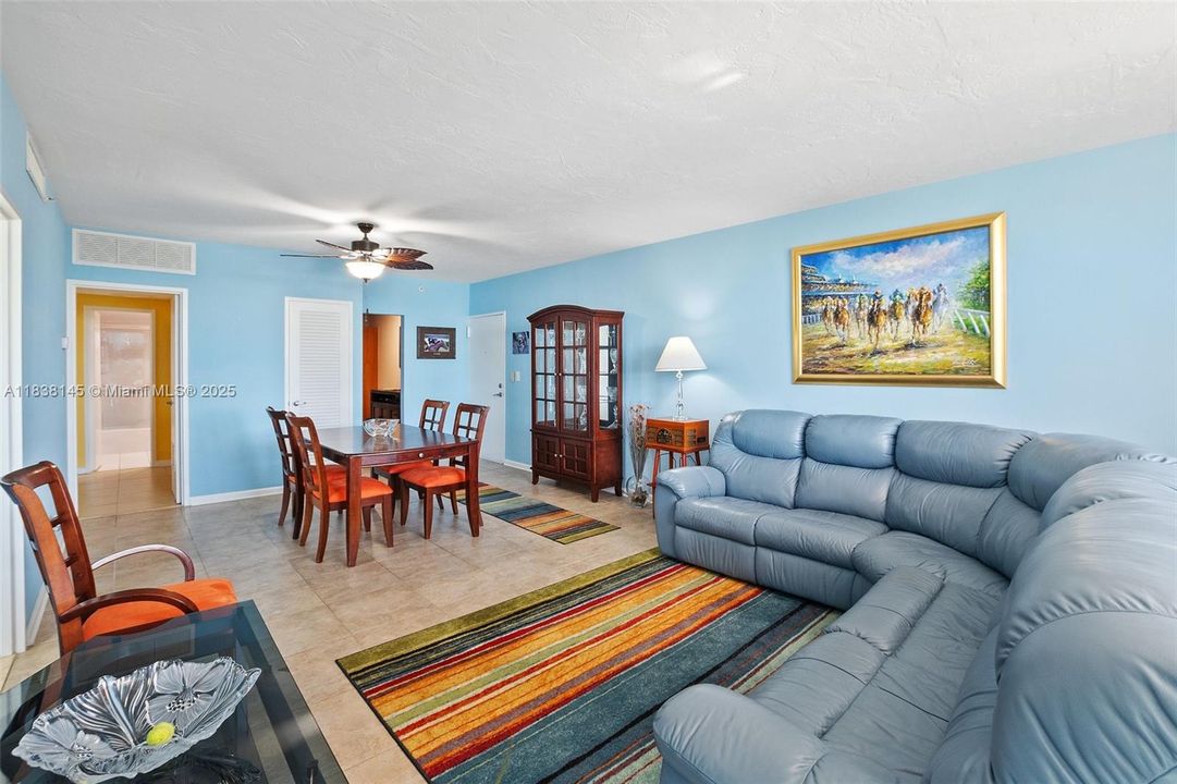 Active With Contract: $3,300 (2 beds, 2 baths, 1208 Square Feet)