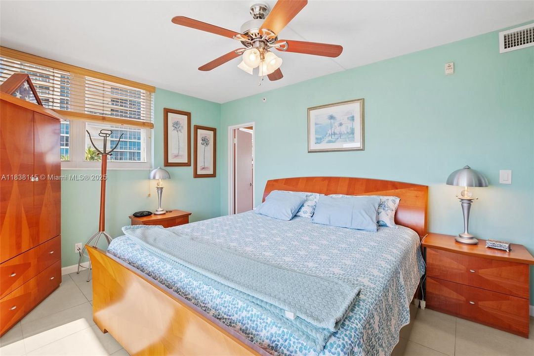 Active With Contract: $3,300 (2 beds, 2 baths, 1208 Square Feet)