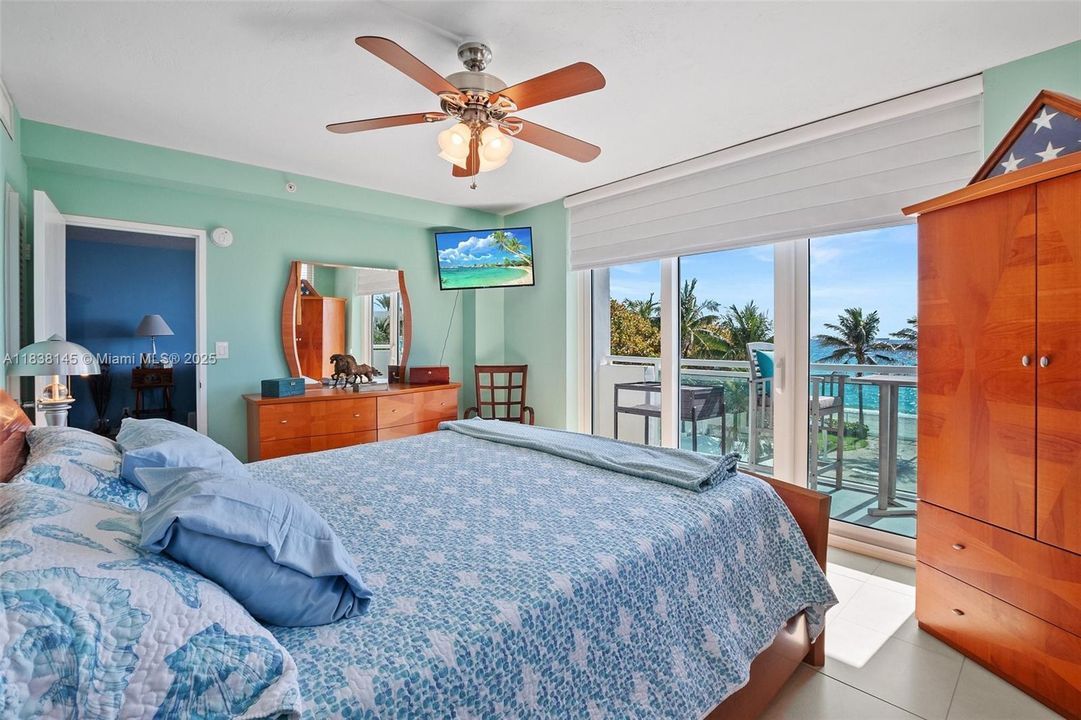 Active With Contract: $3,300 (2 beds, 2 baths, 1208 Square Feet)