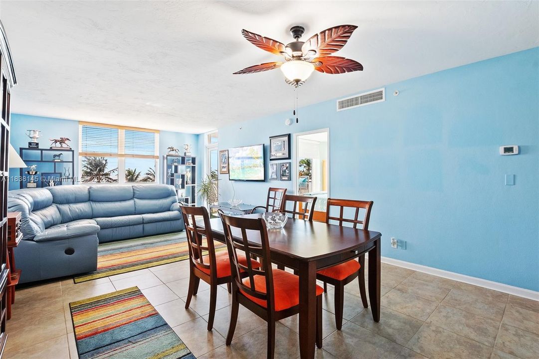 Active With Contract: $3,300 (2 beds, 2 baths, 1208 Square Feet)