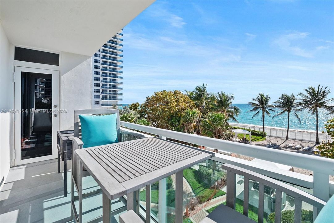 Active With Contract: $3,300 (2 beds, 2 baths, 1208 Square Feet)
