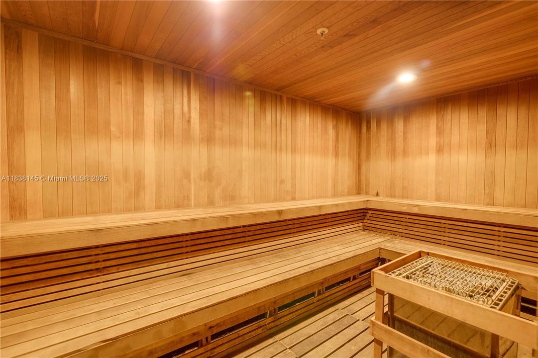 Active With Contract: $3,300 (2 beds, 2 baths, 1208 Square Feet)