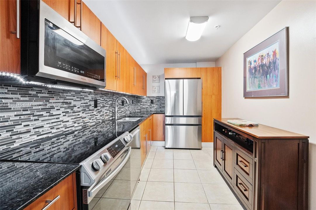 Active With Contract: $3,300 (2 beds, 2 baths, 1208 Square Feet)