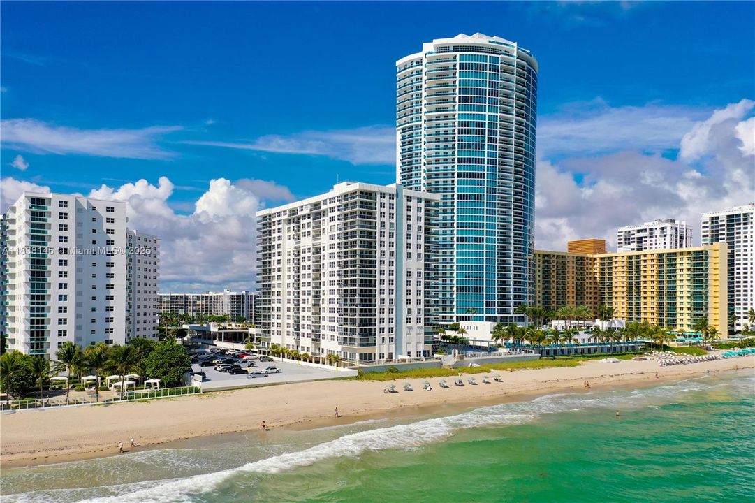 Active With Contract: $3,300 (2 beds, 2 baths, 1208 Square Feet)