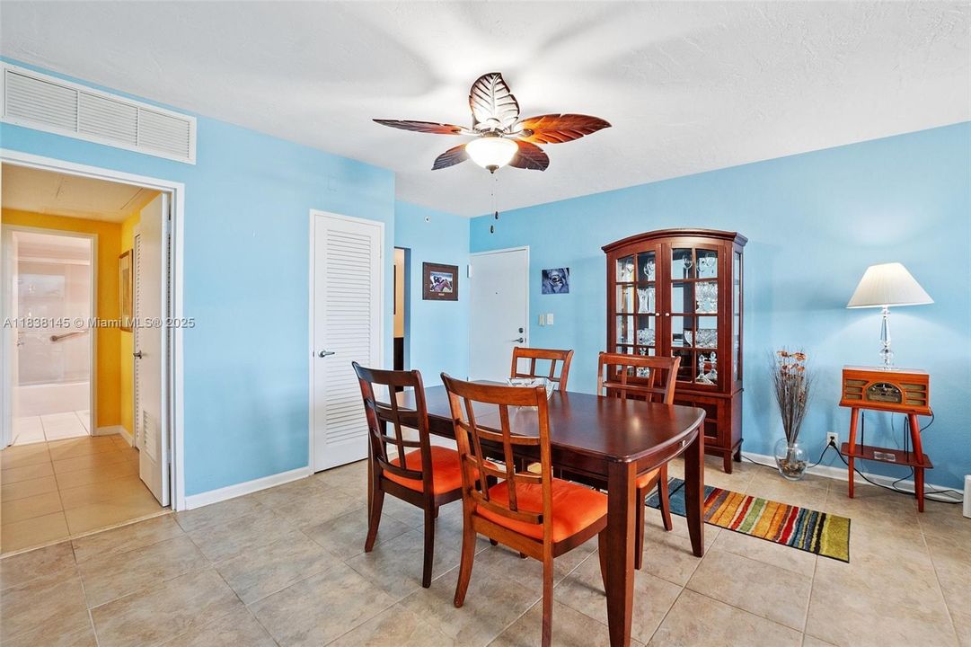 Active With Contract: $3,300 (2 beds, 2 baths, 1208 Square Feet)