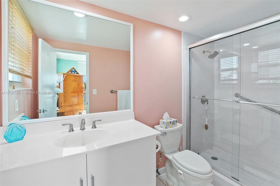 Active With Contract: $3,300 (2 beds, 2 baths, 1208 Square Feet)