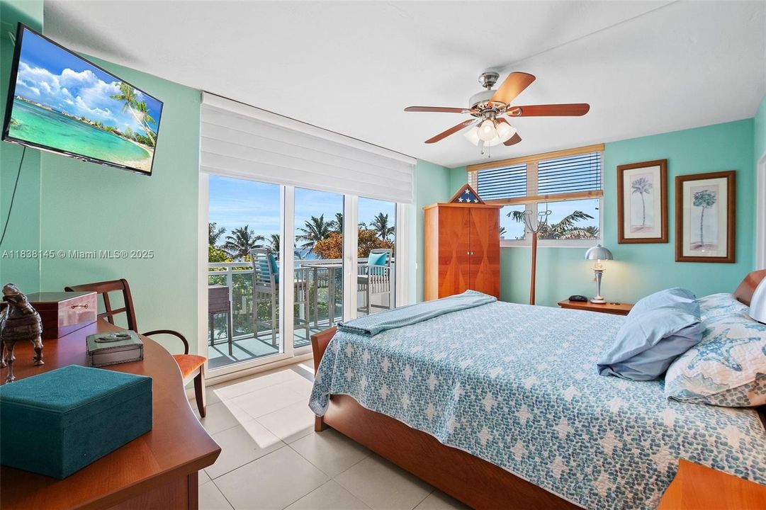Active With Contract: $3,300 (2 beds, 2 baths, 1208 Square Feet)