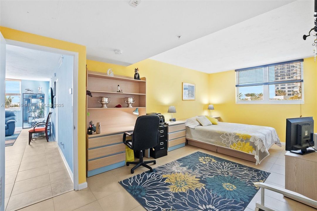 Active With Contract: $3,300 (2 beds, 2 baths, 1208 Square Feet)